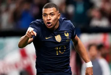 France went into the break leading 1-0 in Amsterdam thanks to ‘Kiki’.