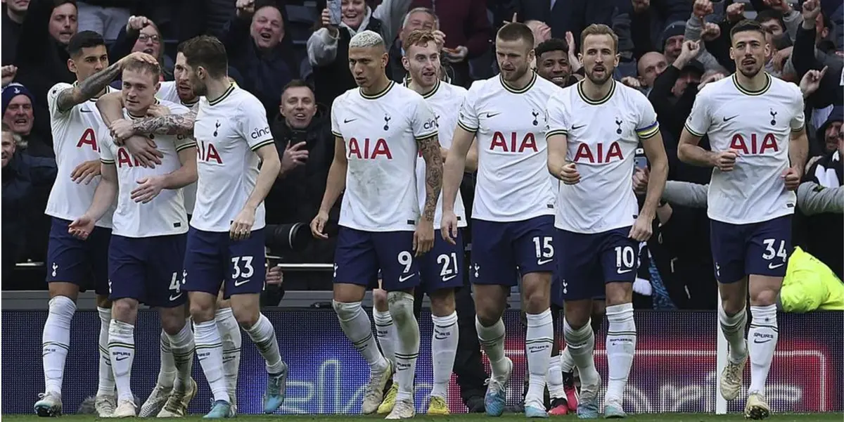 He seeks a change and requests to leave Tottenham